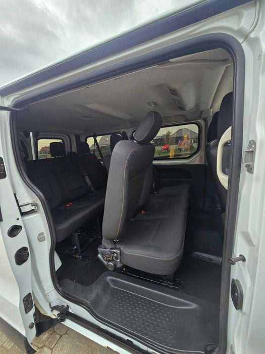 Renault Trafic 9 osobowy