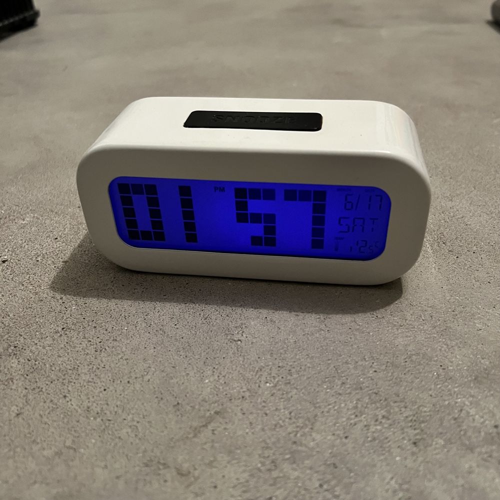 Relógio despertador Ikea com luz