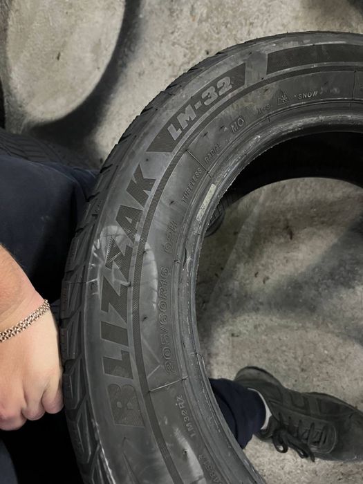 Автошини зимові BRIDGESTONE 205/60/16 (4шт)Гума,Скати, Шини)