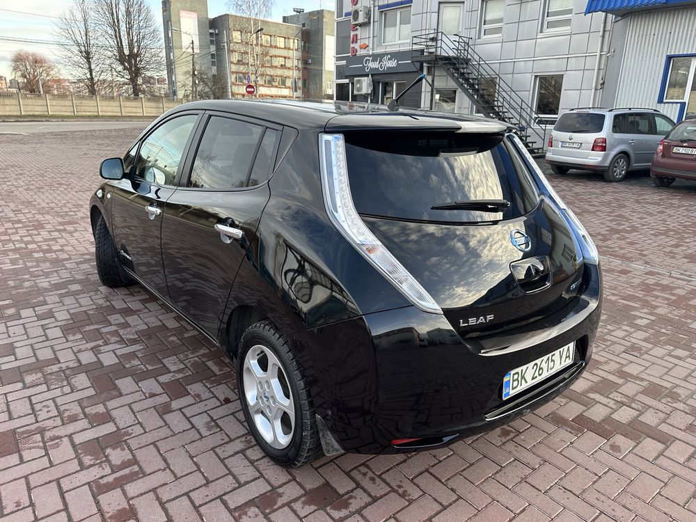 Nissan leaf 2012 р 10 палок з 12 середня комплектація