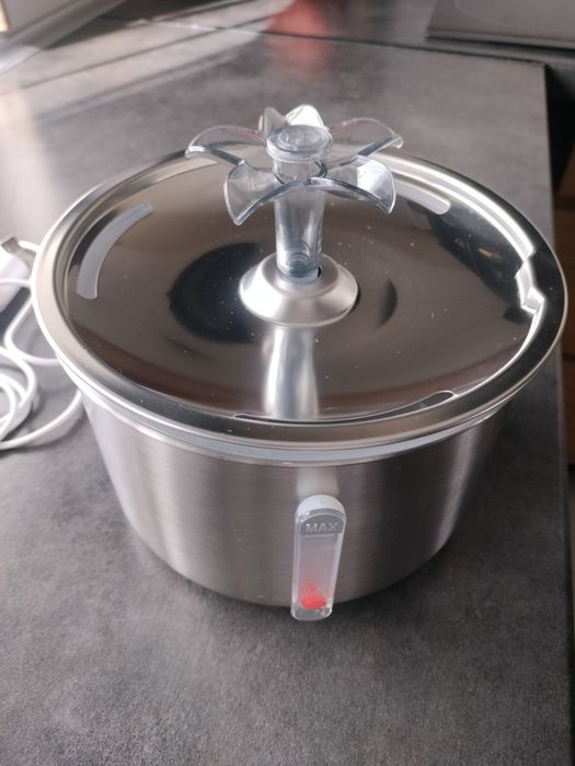 Fontanna dla psów kotów do picia wody poidło dozownik 2000ml miska