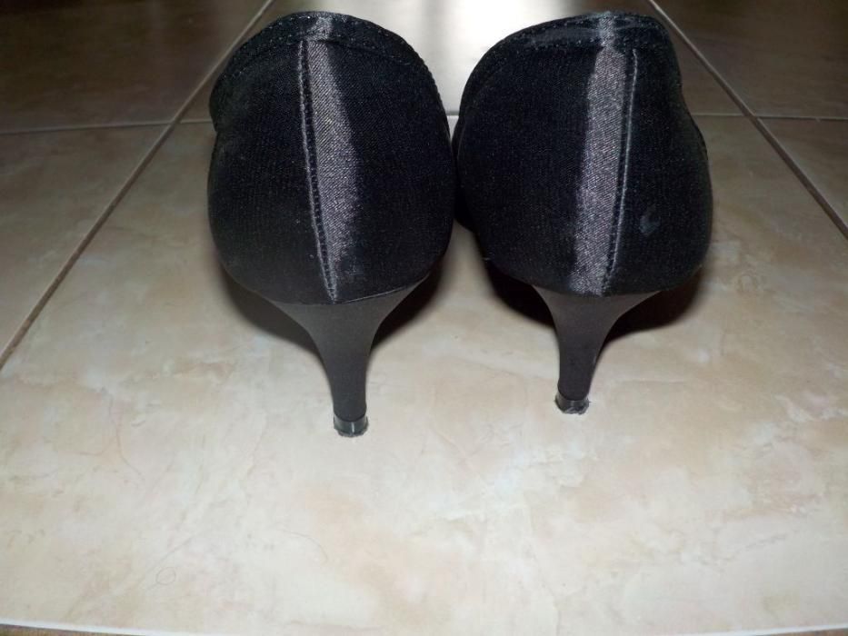 Buty czółenka czarne koronkowo-satynowe Vesuvio roz.38