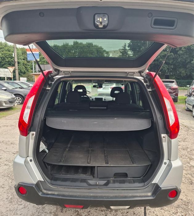 Машина nissan x-trail
