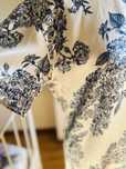 Duas blusas em cetim