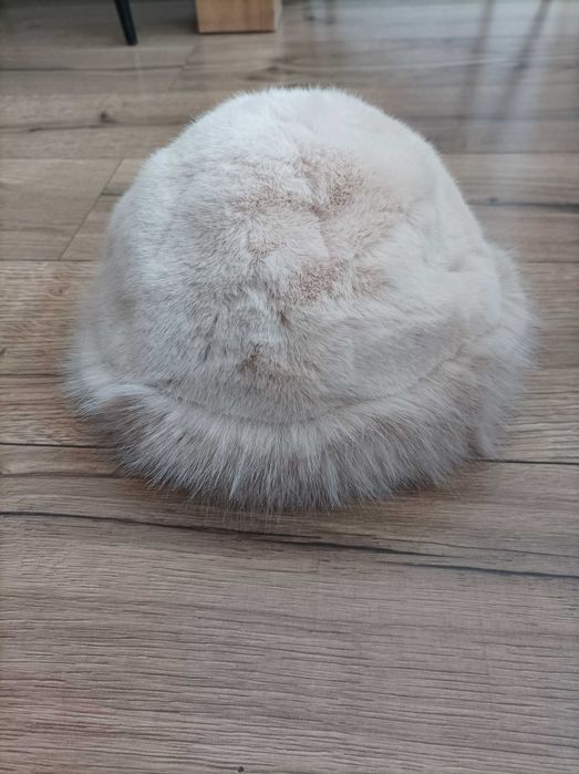 Czapka damska ze sztucznego futerka