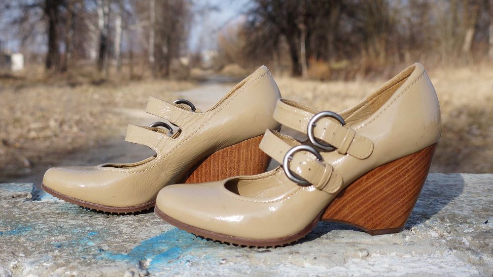 Шкіряні туфлі Clarks