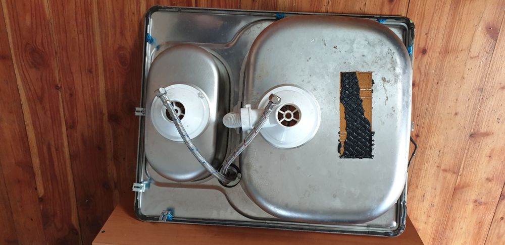 Zlewozmywak dwukomorowy  50x60 wraz z baterią