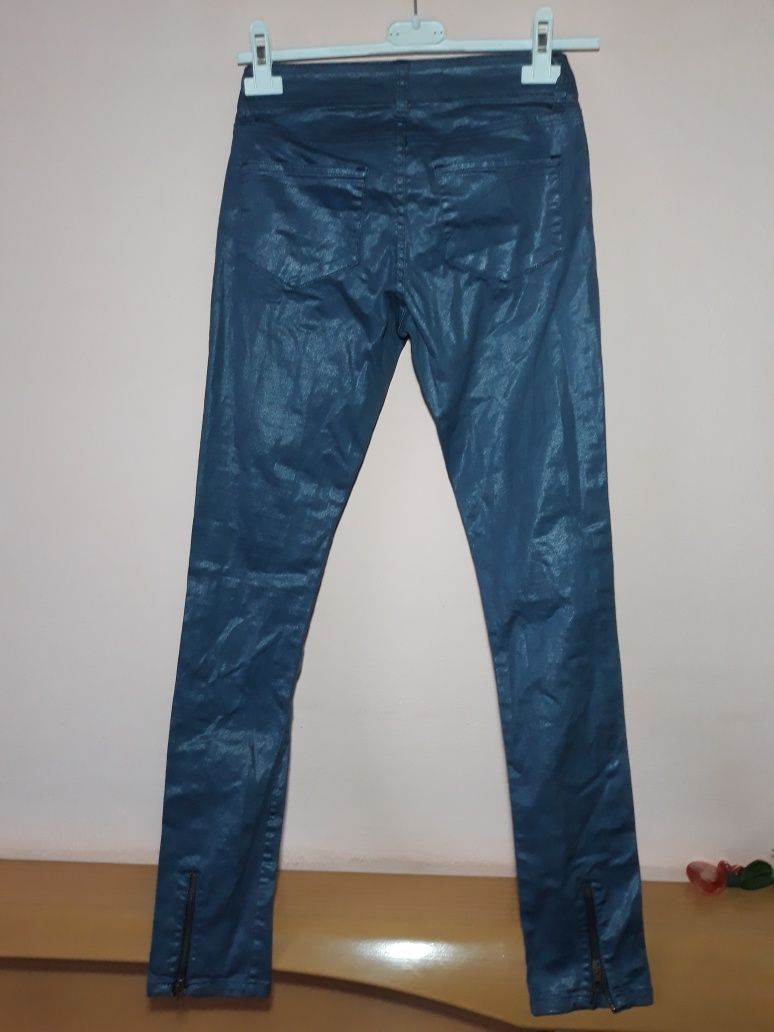 Niebieskie woskowane skórzane spodnie w pasie 33 cm rozmiar z metki 25