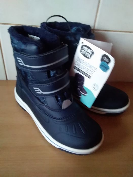Nowe antypoślizgowe śniegowce chłopięce, rozmiar30-długość wkładki20cm
