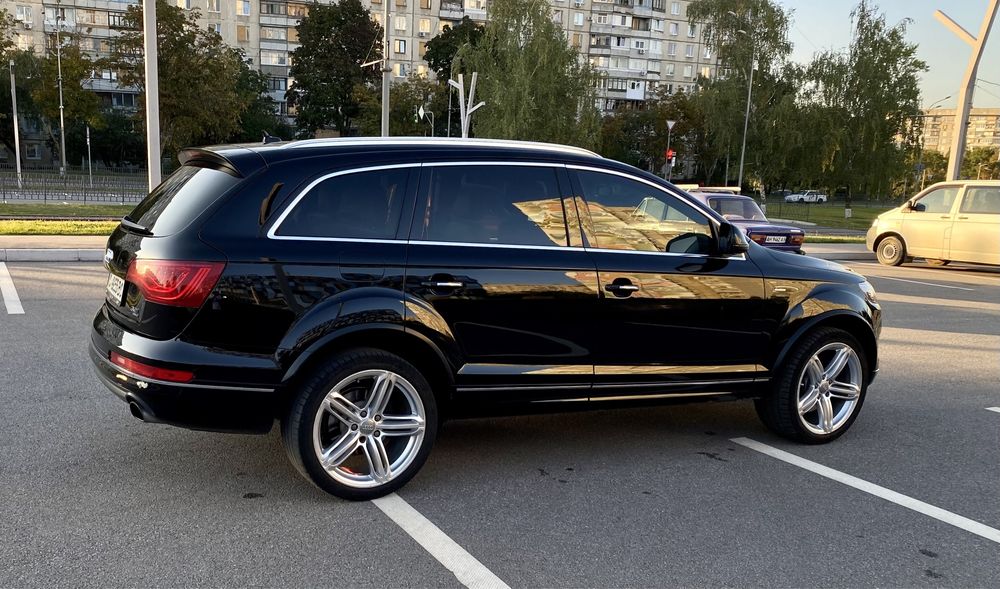 Продам Audi Q7