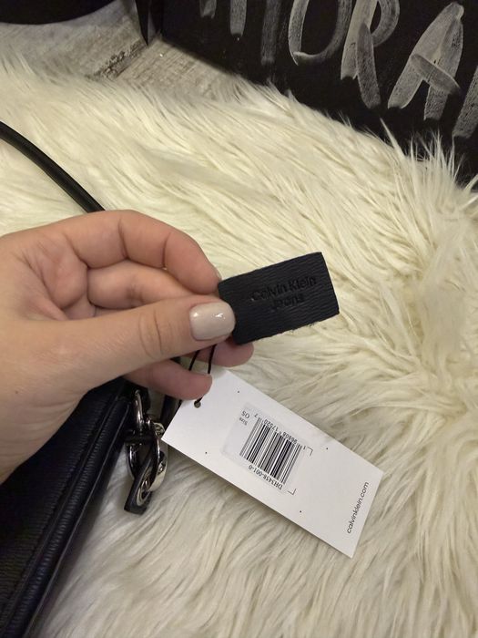 Сумка чорна шкіряна Calvin Klein з даома ремінцями