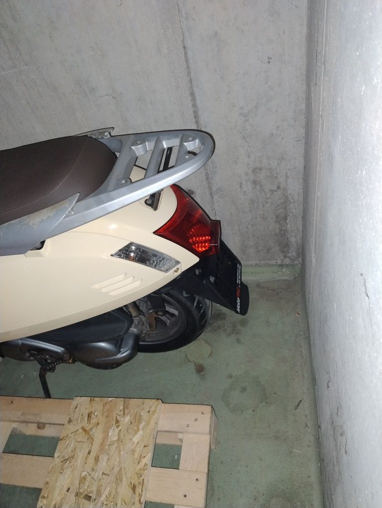 Kymco Like 125 jak Vespa