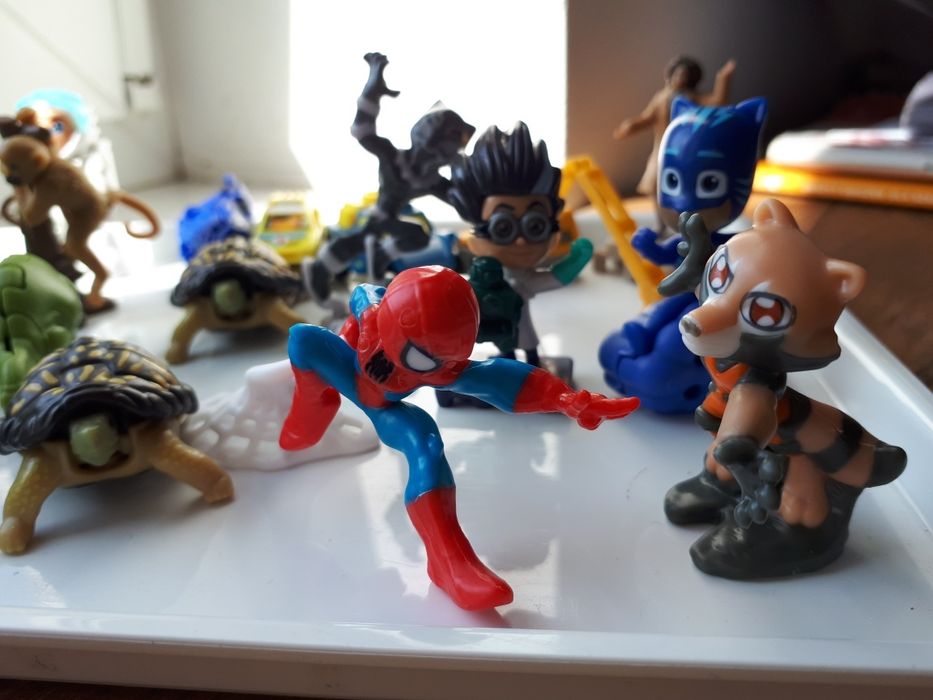 Kinder niespodzianki Pidżamersi, super bohaterowie, natur, dinozaury