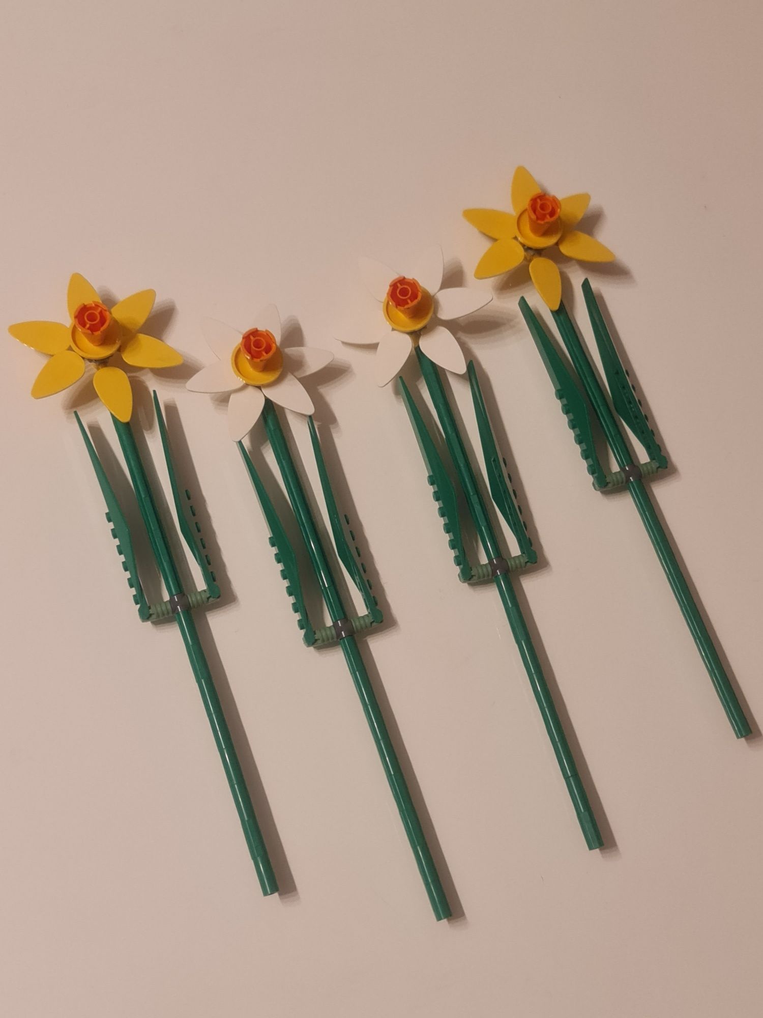 Zestaw Lego Botanical 40646, 40747 Żonkile Komplet
Kompletny