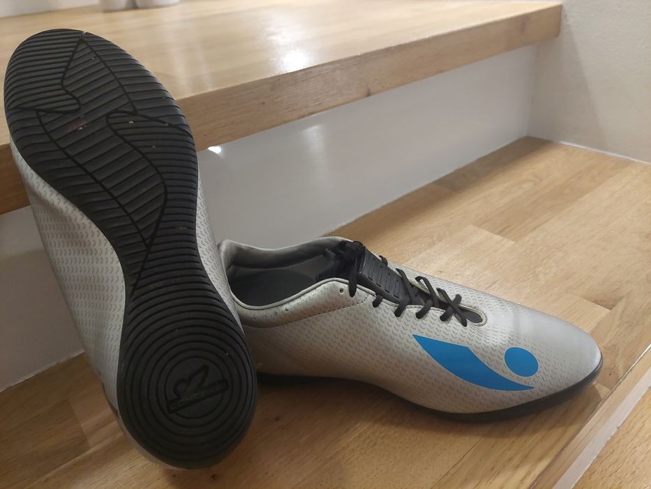 Buty piłkarskie halówki r 38,5