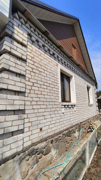 Продаж будинку в ближньому пригороді. Торг.