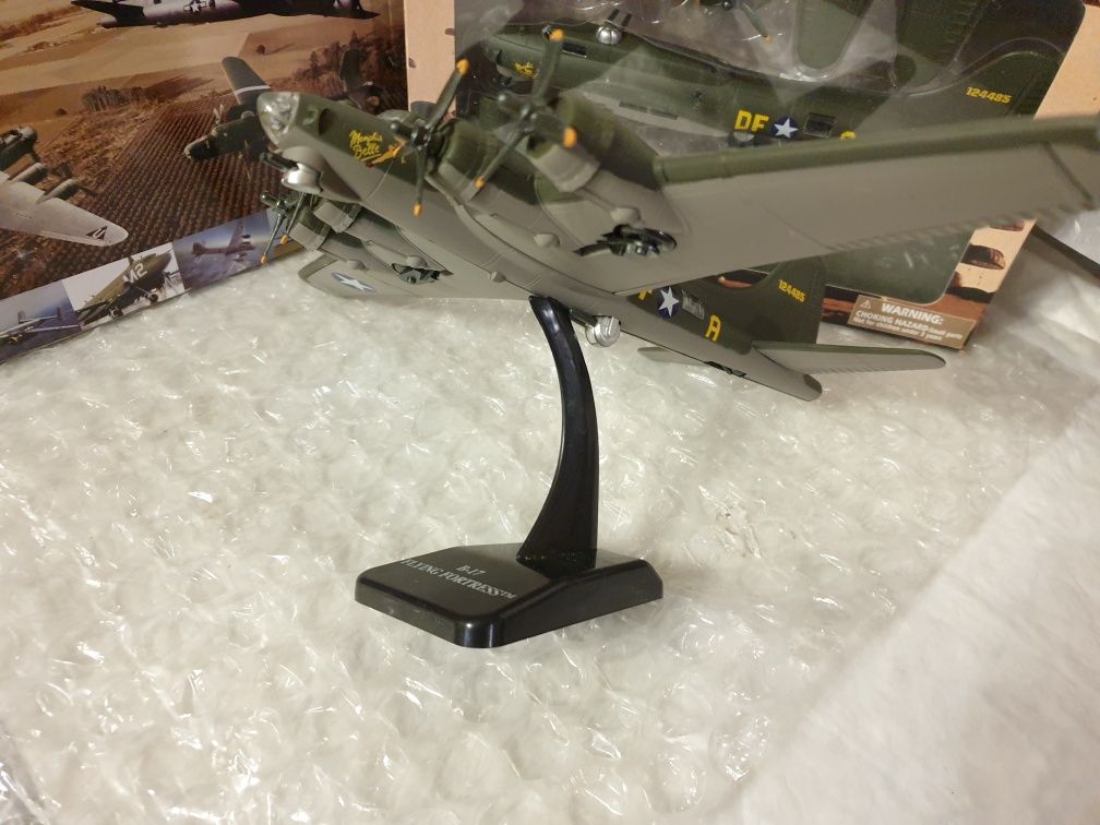1/100 Classic planes 20105  Boeing B-17 Летающая крепость