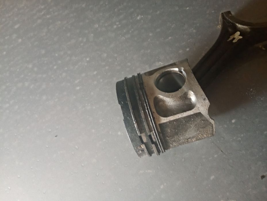 Продам  поршня поштучно або комплект audi a6 c5 2.5 tdi