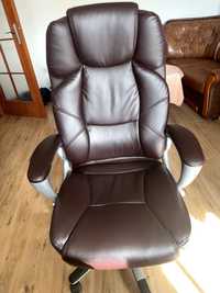 Elegancki brązowy fotel biurowy, skórzany