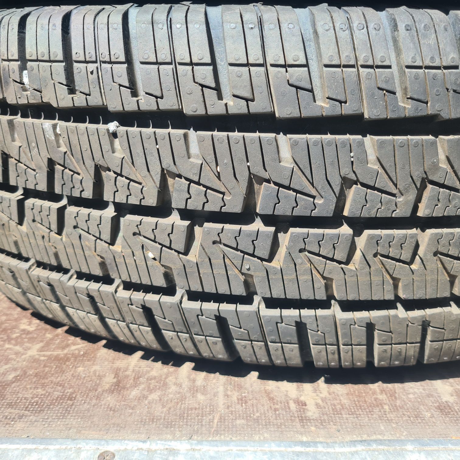 Nowe opony continental 225/75/16c wielosezonowe