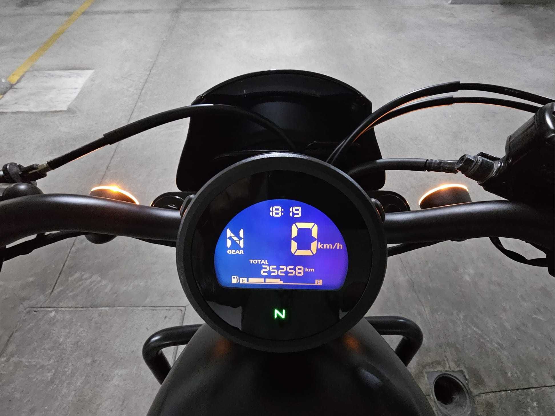 Honda CMX 500 Rebel de Novembro de 2021 com extras impecável