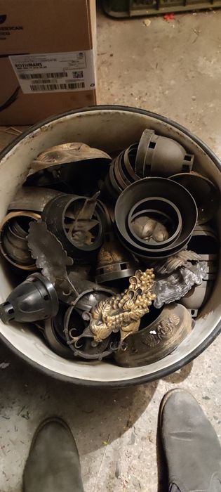 Podstawki i kapturki do zniczy