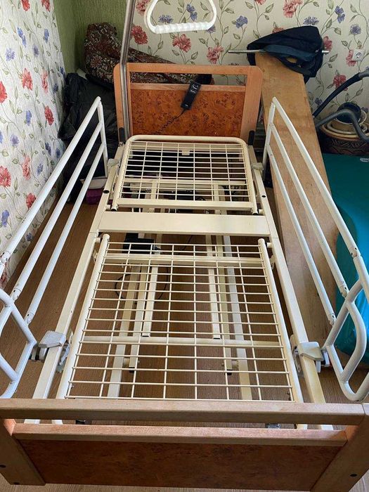 Продаю електричне медичне ліжко Invacare — 14 000 грн