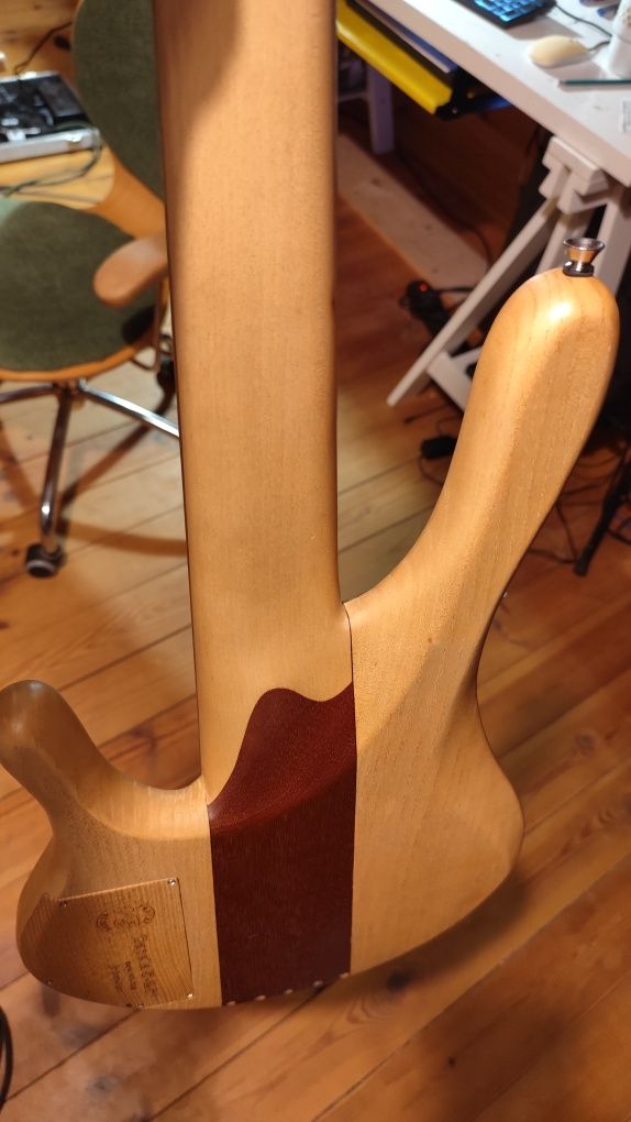 Gitara basowa Vb custom basses fretless 25"