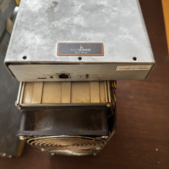 2 antminer s17 pro para reparar ou fazer 1