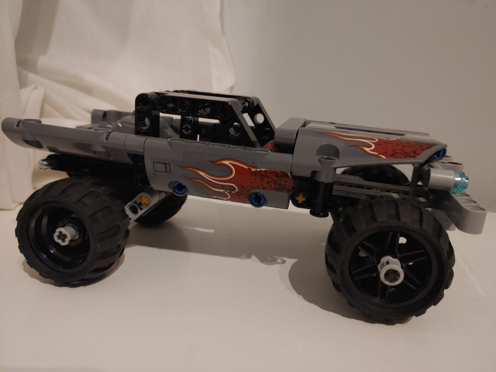 LEGO Technic Monster truck złoczyńców 42090