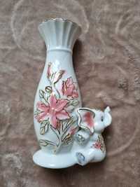Porcelanowy wazon że słoniem
