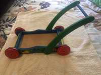 Bonito carrinho artesanal andarilho de madeira para criança