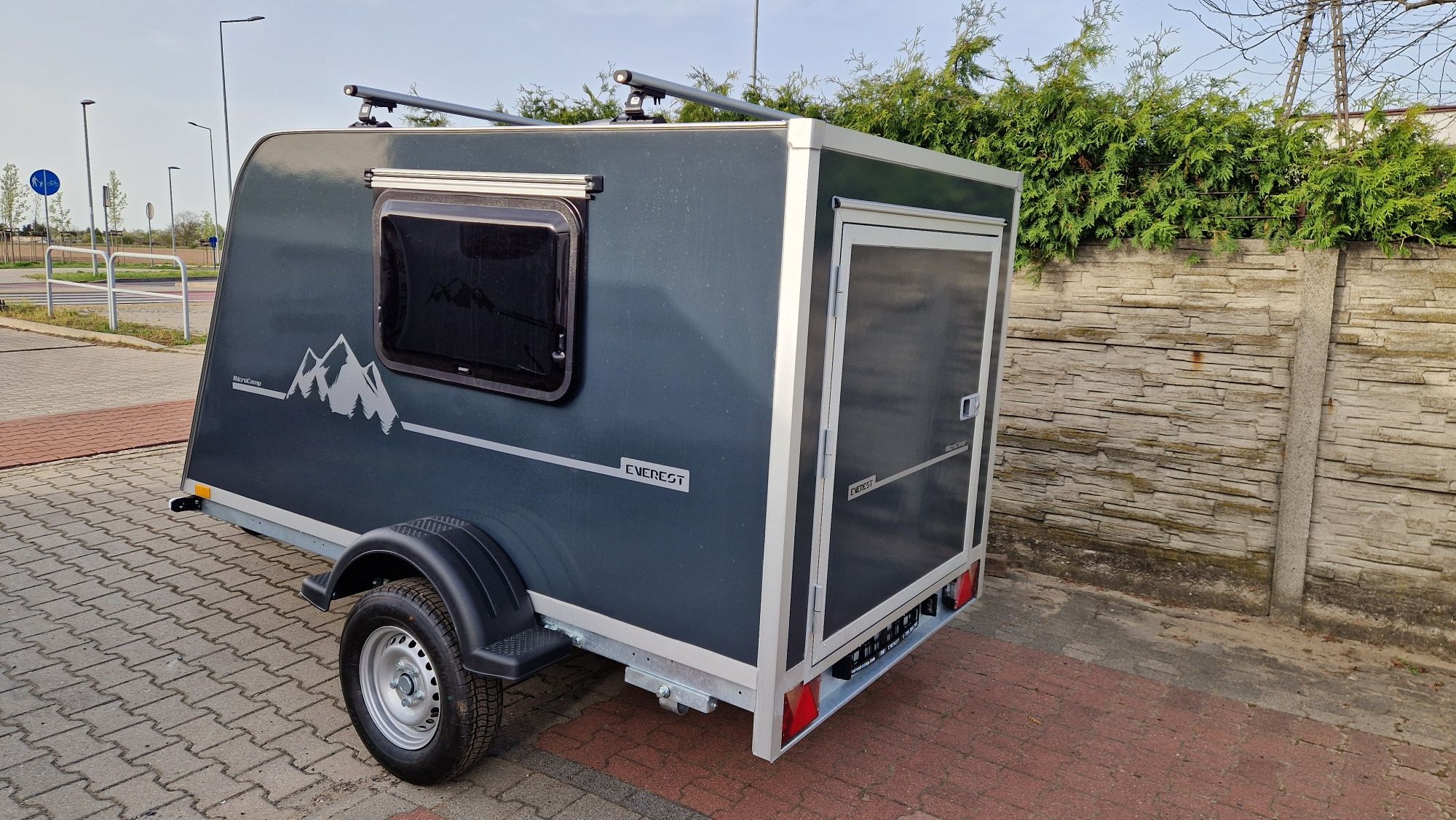 Minikemping Microcamp teardrop mała przyczepa wyprawowa