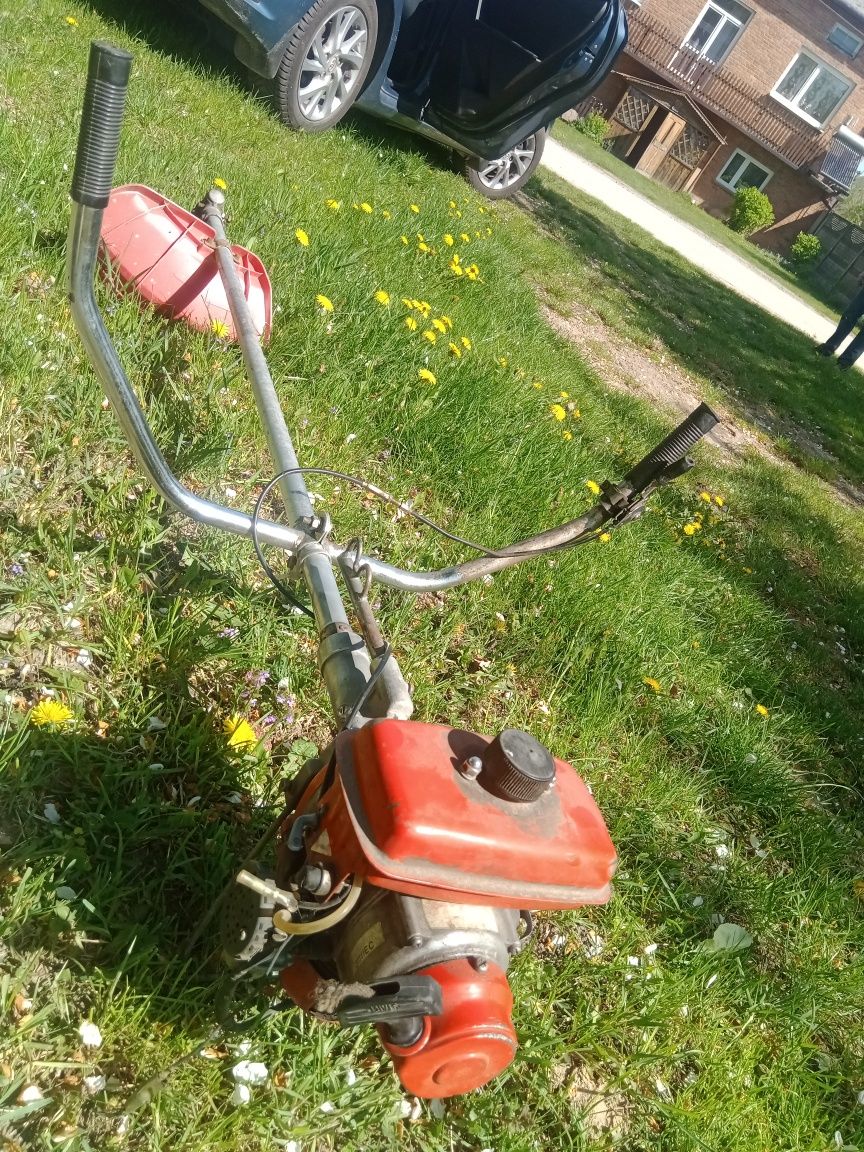 Zabytkowa podkaszarka japońska kt18