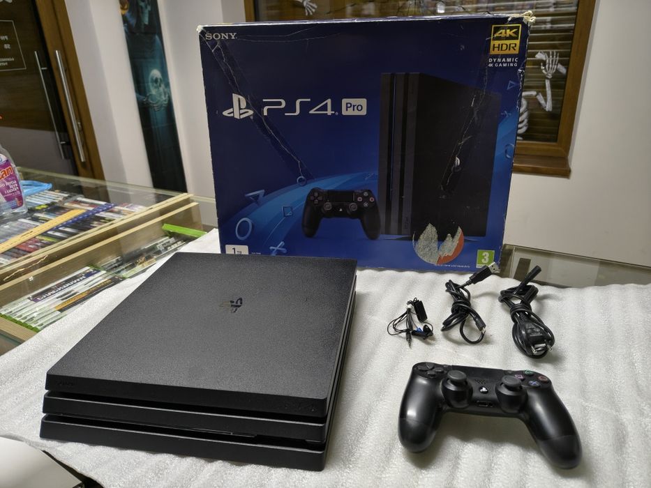 Konsola ps4 Pro 1tb, pad, okablowanie