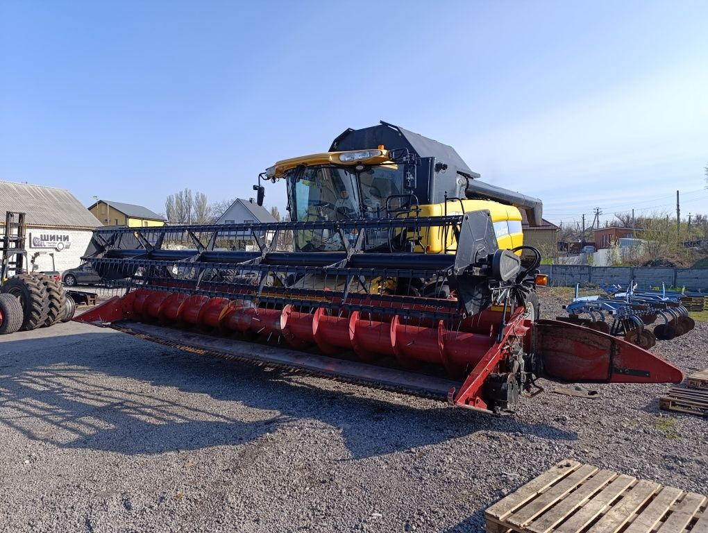 Комбайн New Holland CX8080