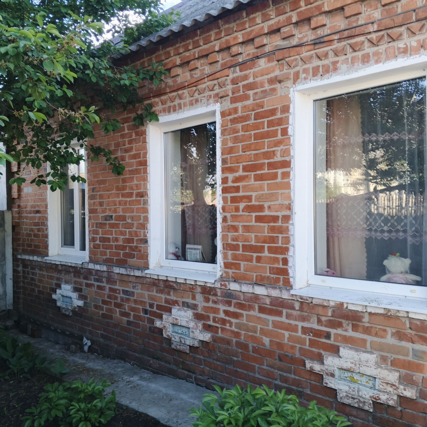 Продаю кирпичный дом г.Мерефа рн центра , сертификат, сотрудничаю