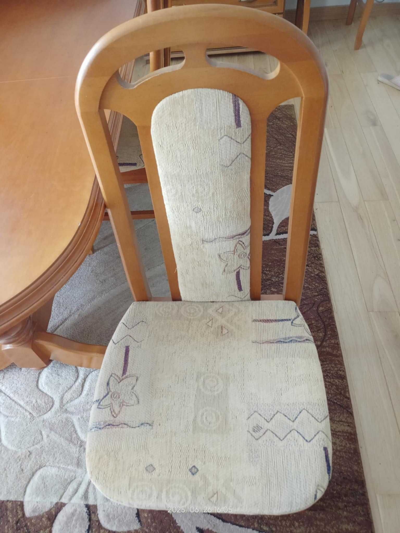 Rozkładany stół z 4 krzeslami