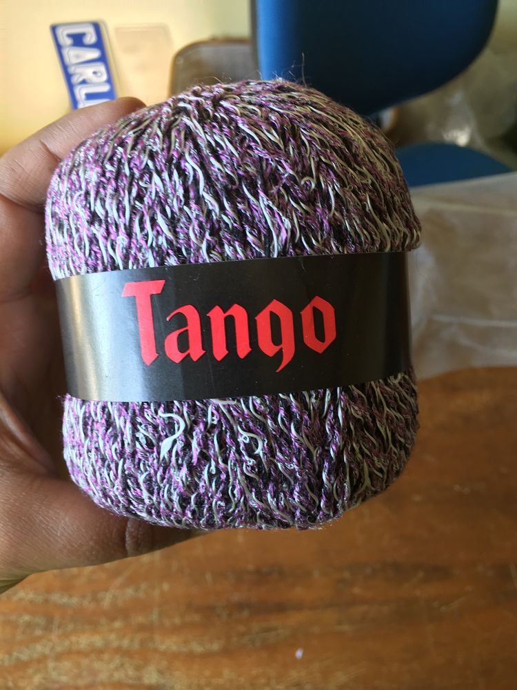 Novelos “Tango” preto, roxo, rosa e cinza, 50 gramas