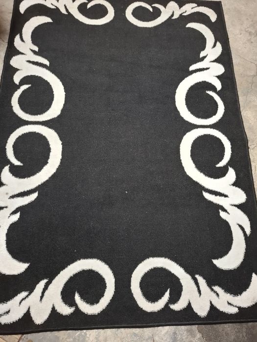 Dywan bialo czarny