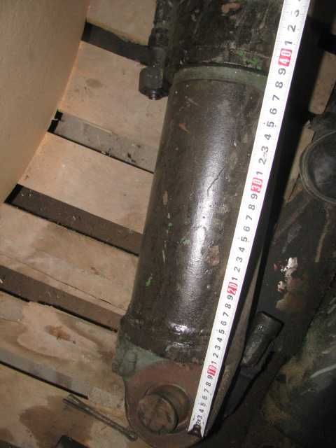 Гідроциліндр довжина 90 см.