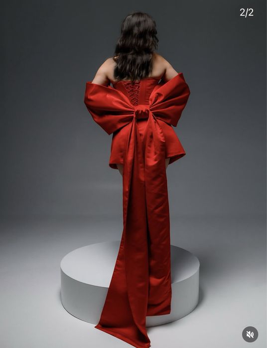 Сукня з бантом червона атласна міні