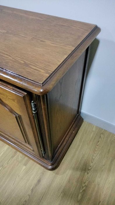 Móvel de sala em madeira maciça