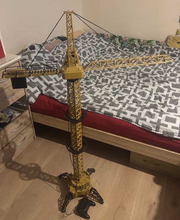 Żuraw dźwig sterowany na pilota