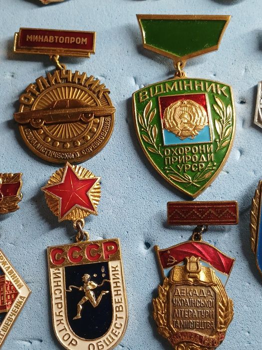 Продам значкі разние.