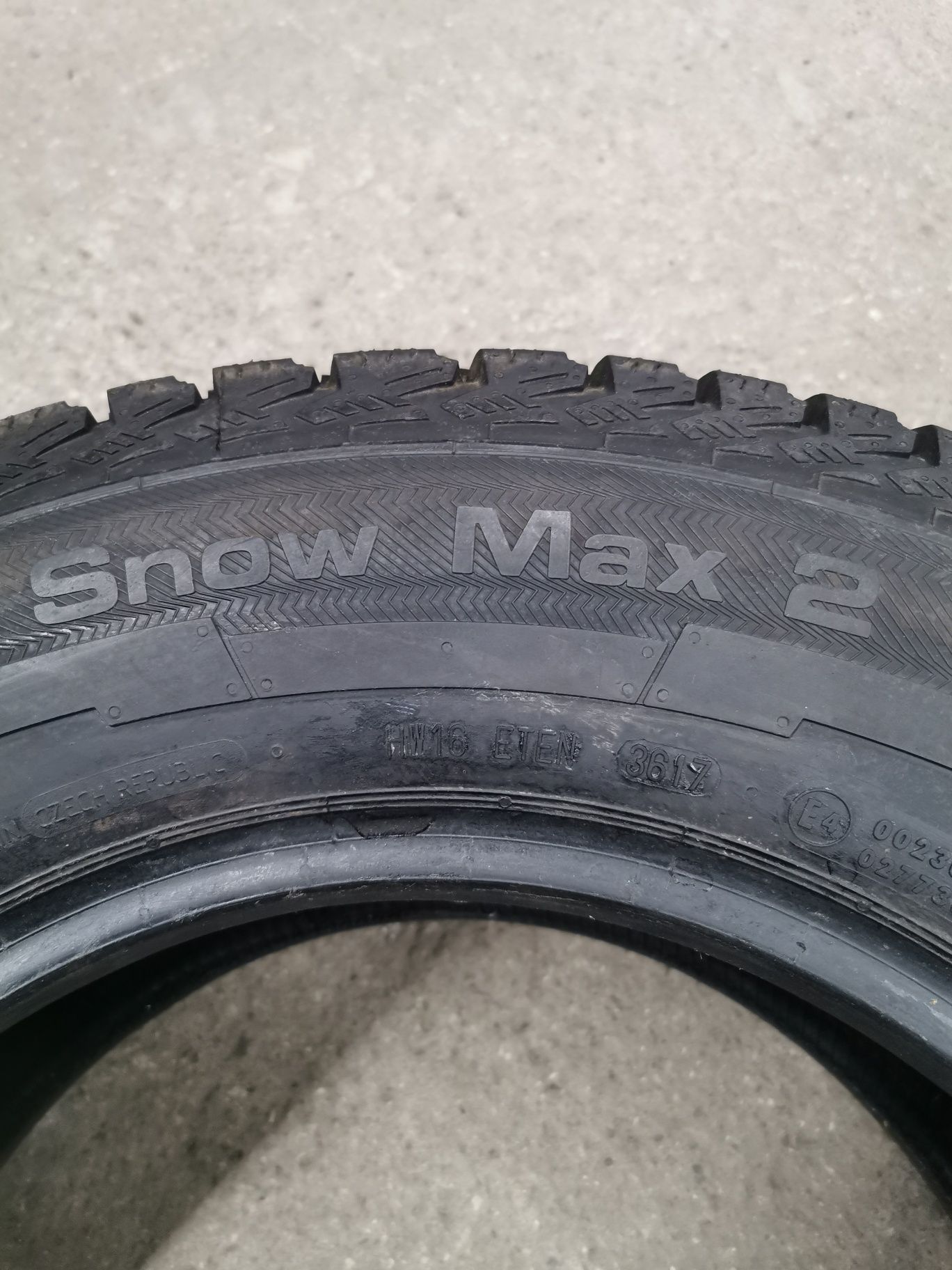 Para opon 215/70R15C 109/107R Uniroyal Snów MAX 2
