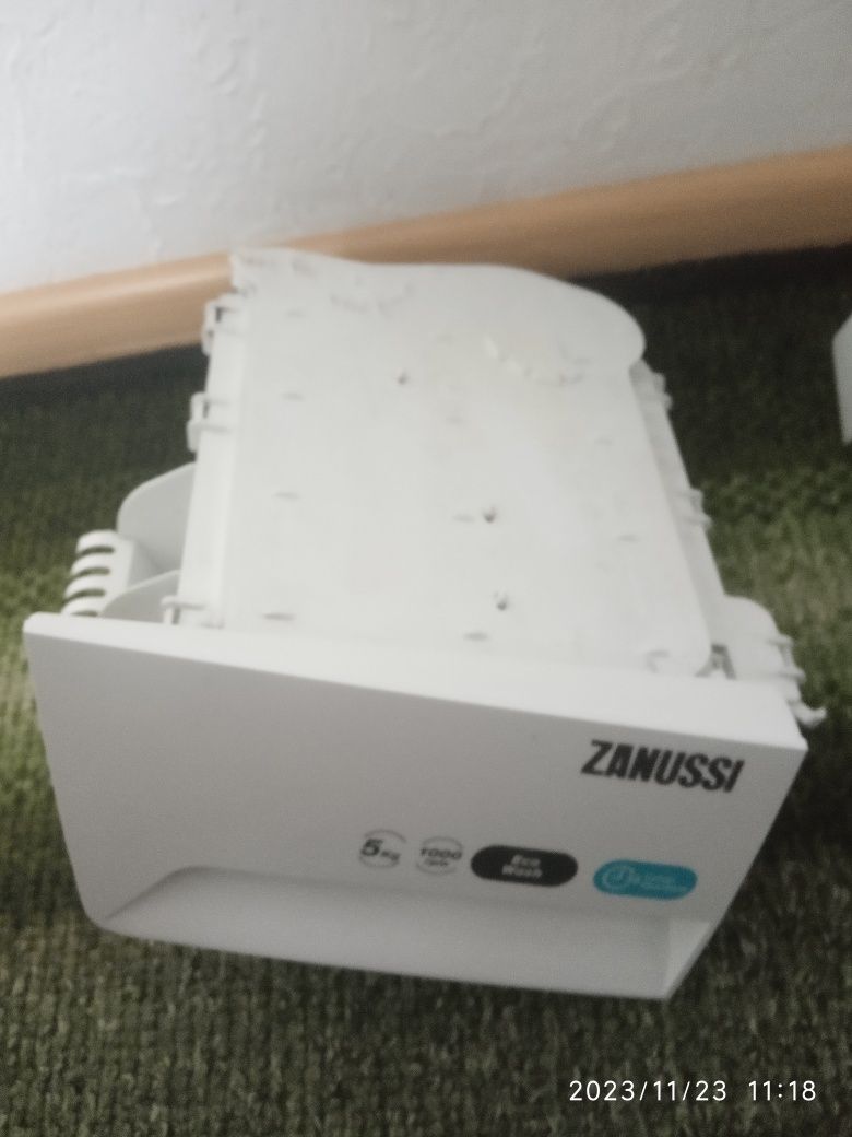 Дозатор мийного засобу для стіральної машини ZANUSSI  ZWSE7100V