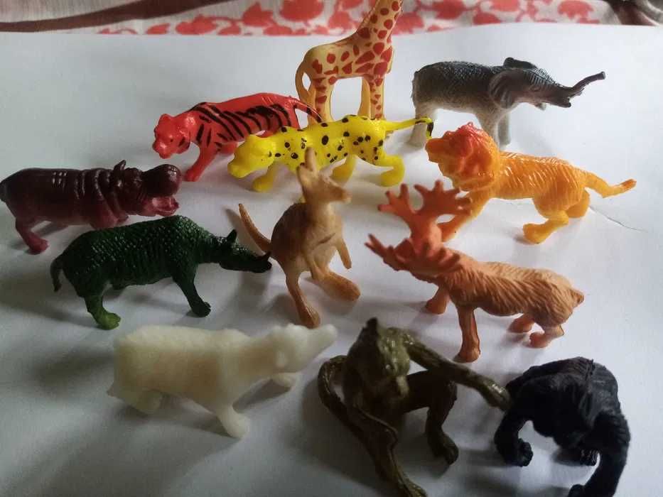 używane dzikie zwierzęta zwierzątka zestaw 12 szt figurki