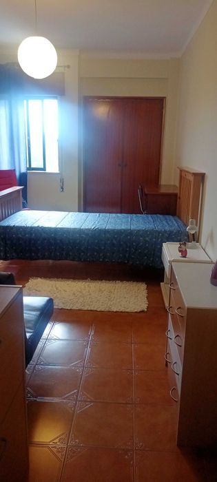 Arrenda-se quarto ao ano em Portimão