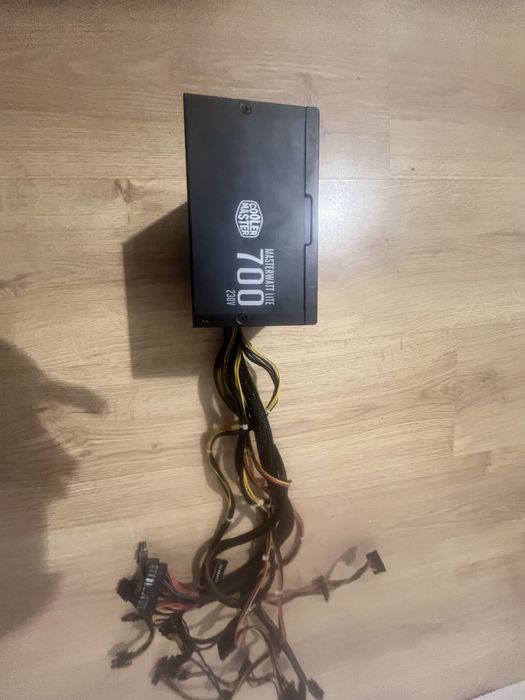 Zasilacz atx cooler master 700w 80 plus